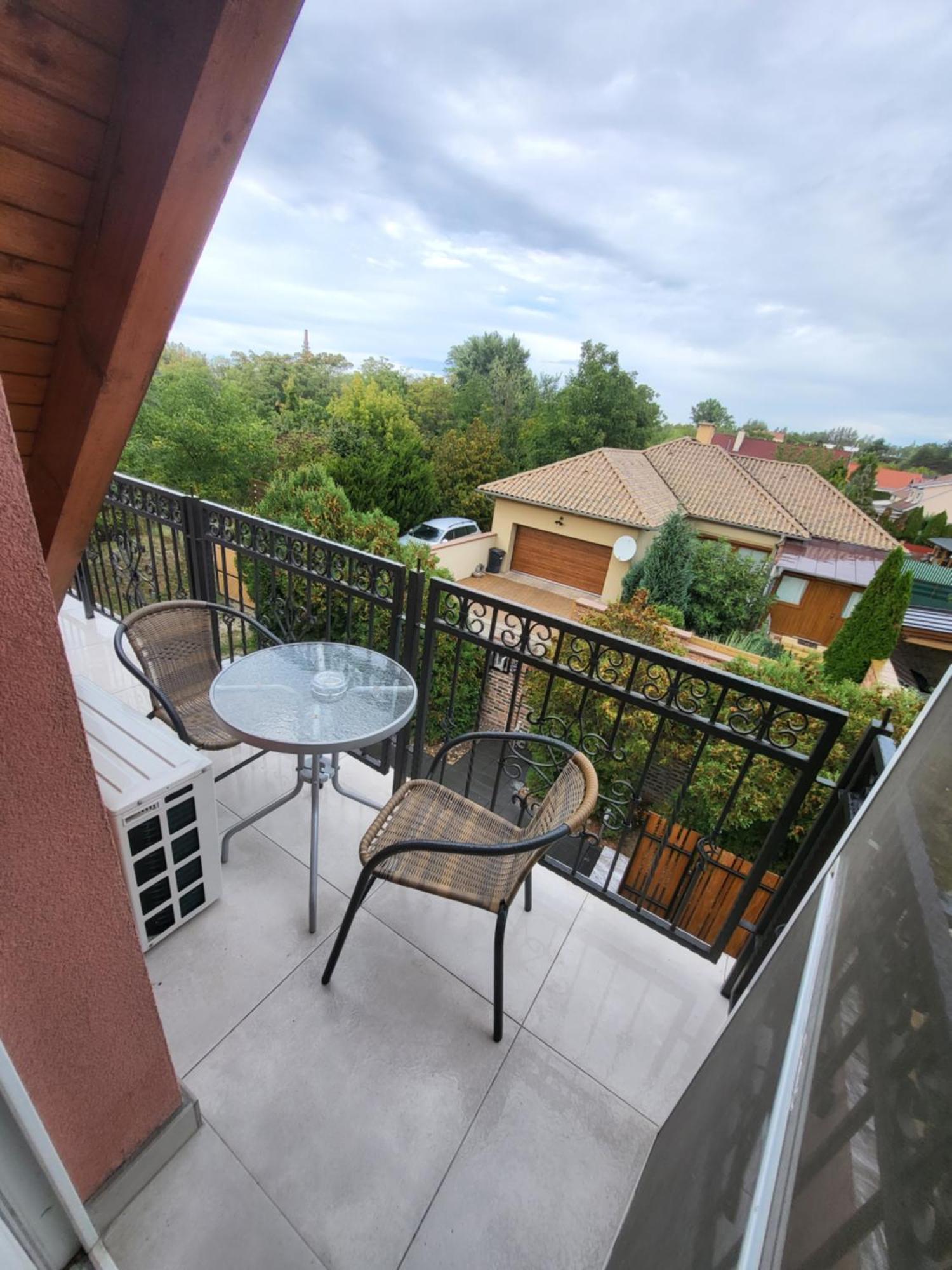 Anita Apartman Шопрон Екстериор снимка