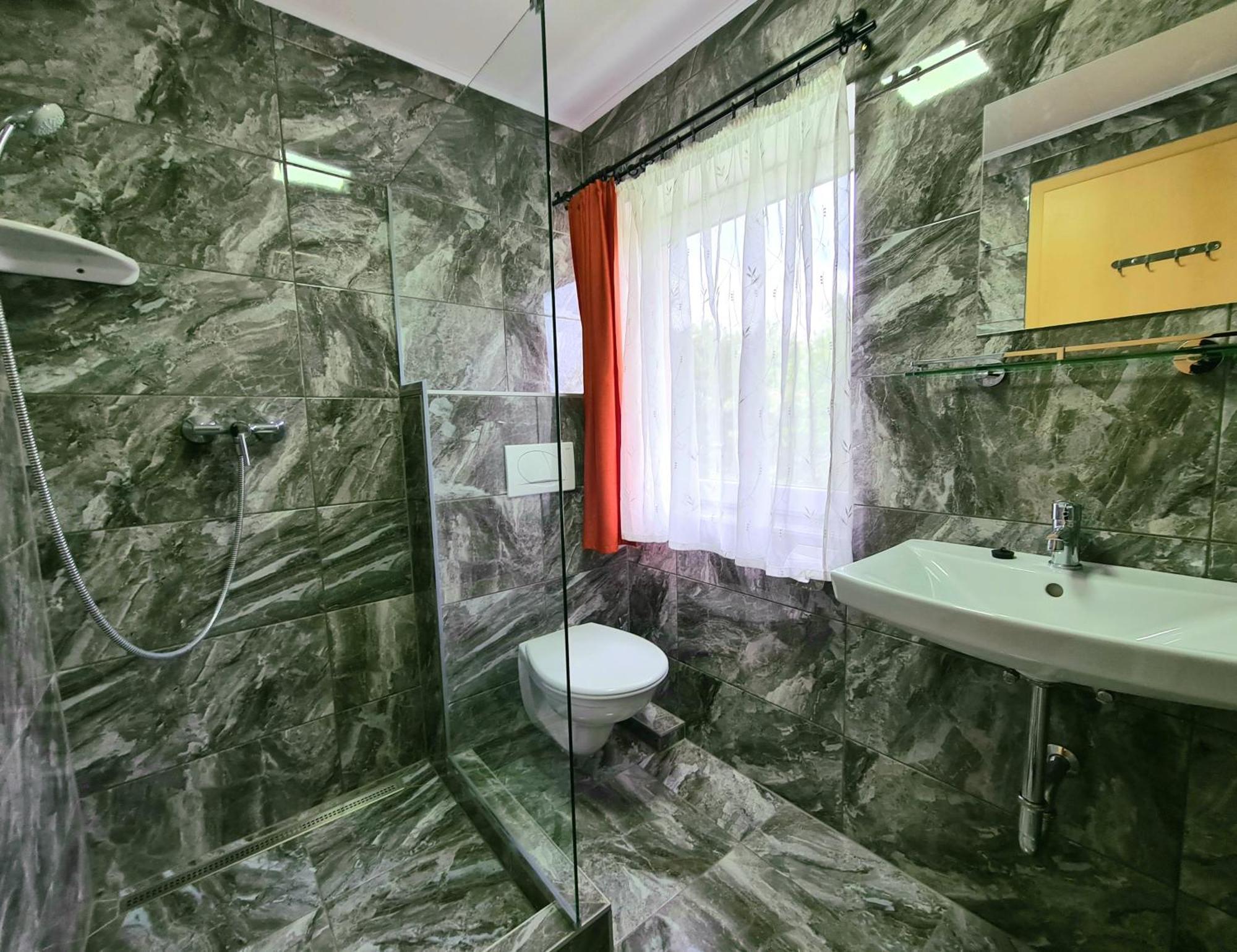 Anita Apartman Шопрон Екстериор снимка