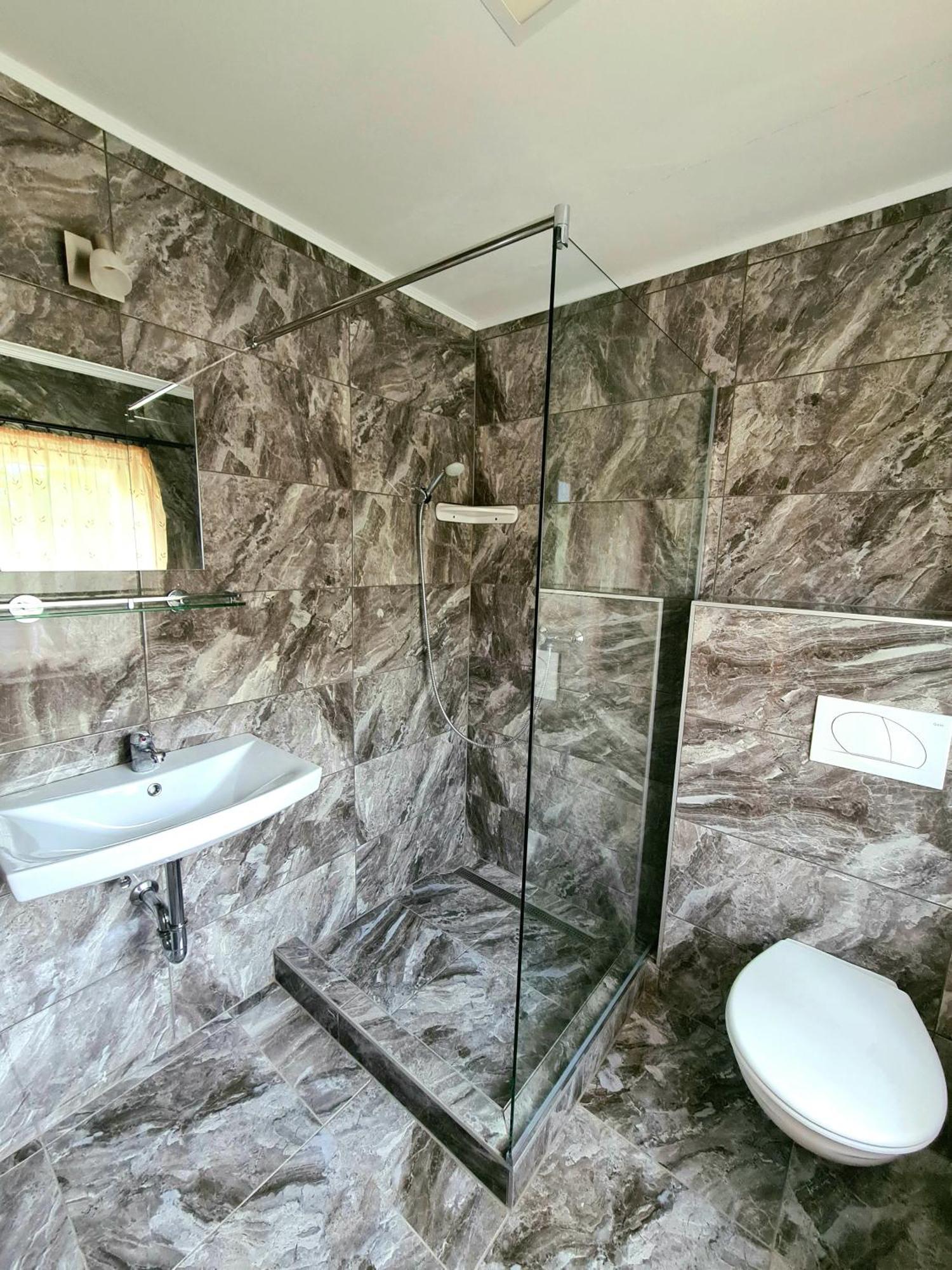 Anita Apartman Шопрон Екстериор снимка
